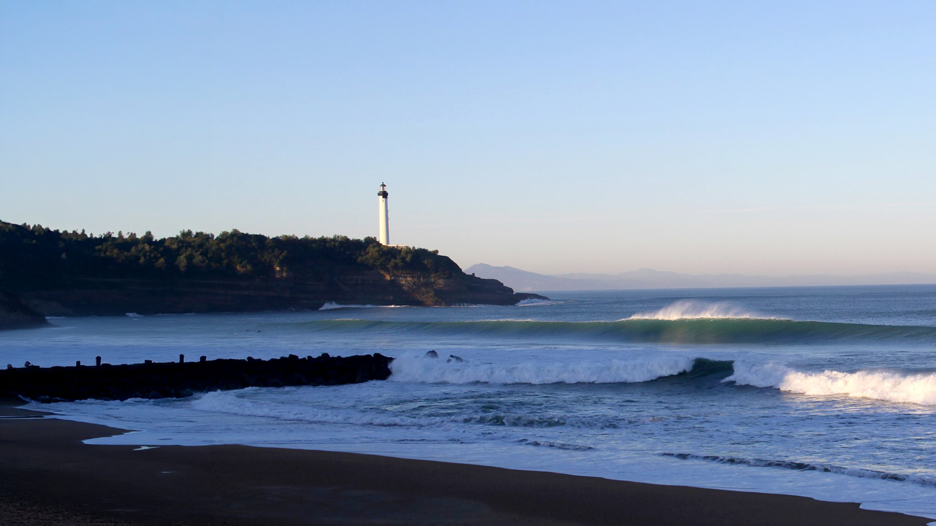 La Chambre d'Amour à Anglet — phare et vagues